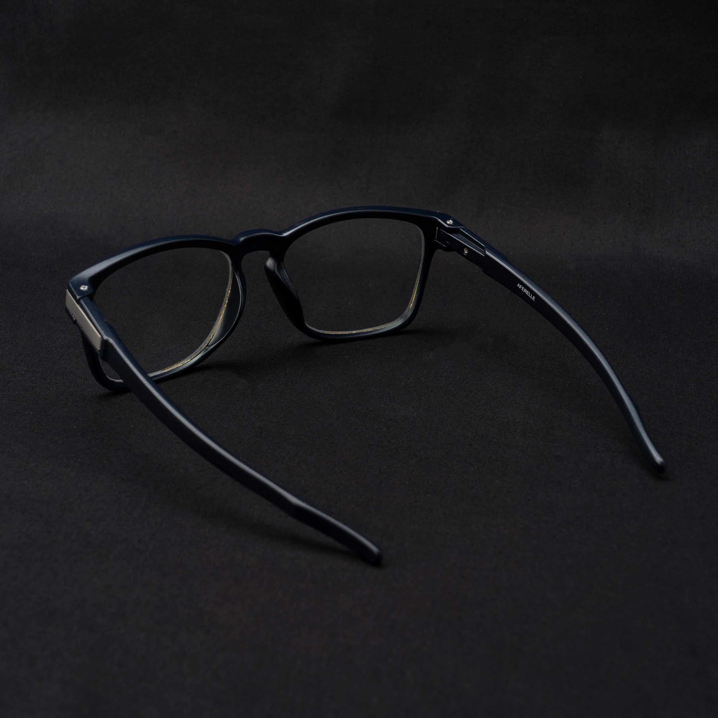 black sqaure screnn glass